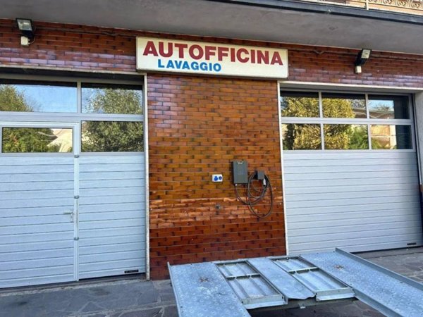 locale commerciale in vendita a Vernio in zona Montepiano