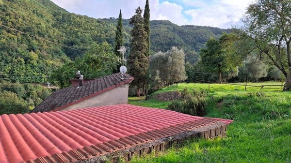 casa indipendente in vendita a Vernio