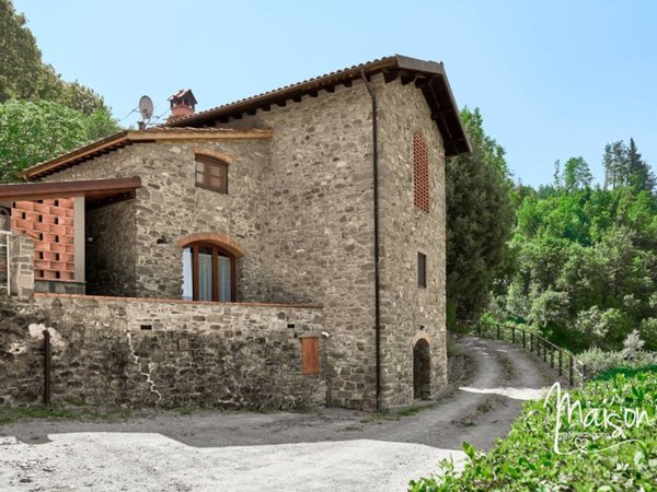 casa indipendente in vendita a Vernio