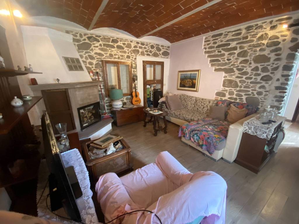 casa indipendente in vendita a Vernio in zona Terrigoli
