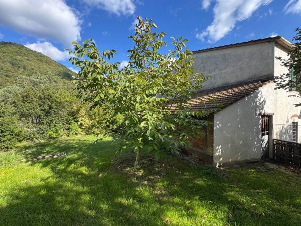 casa indipendente in vendita a Vernio in zona Mercatale Vernio
