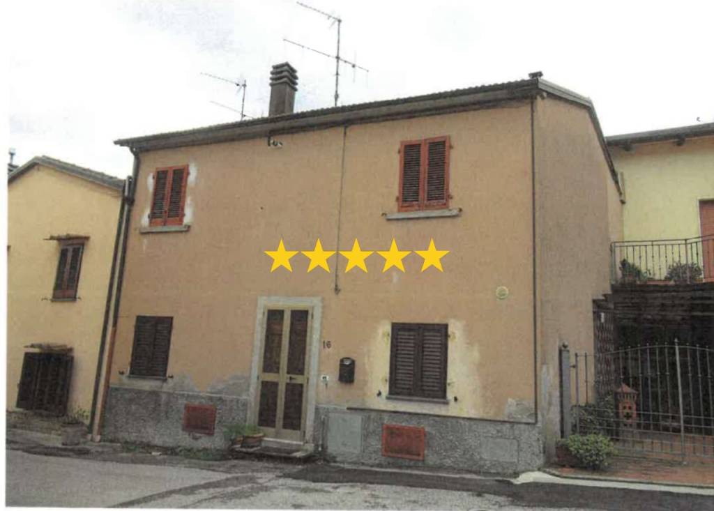 appartamento in vendita a Vernio in zona Sant'Ippolito