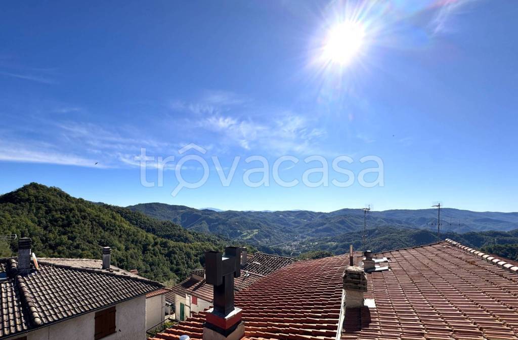 appartamento in vendita a Vernio in zona Mercatale Vernio