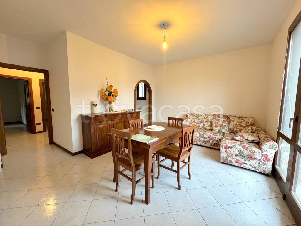 appartamento in vendita a Vernio in zona Mercatale Vernio