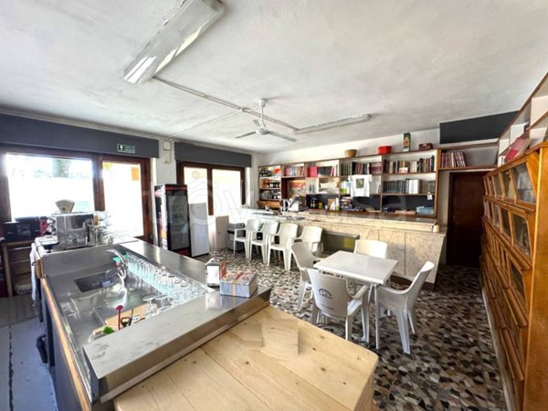 negozio in vendita a Vernio in zona Mercatale Vernio