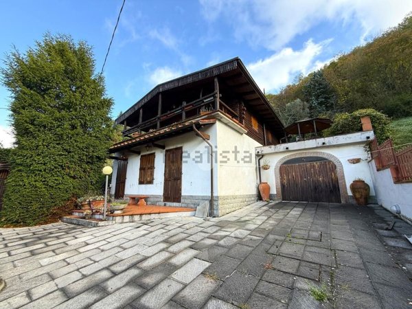 casa indipendente in vendita a Vernio