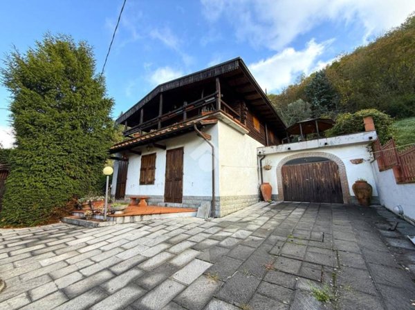 casa indipendente in vendita a Vernio