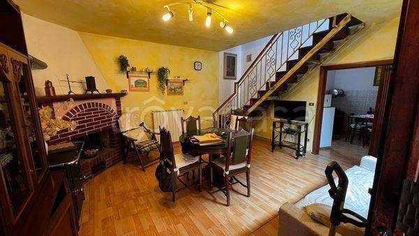 casa indipendente in vendita a Vernio in zona Sasseta