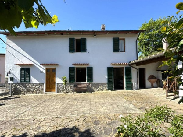 casa indipendente in vendita a Vernio