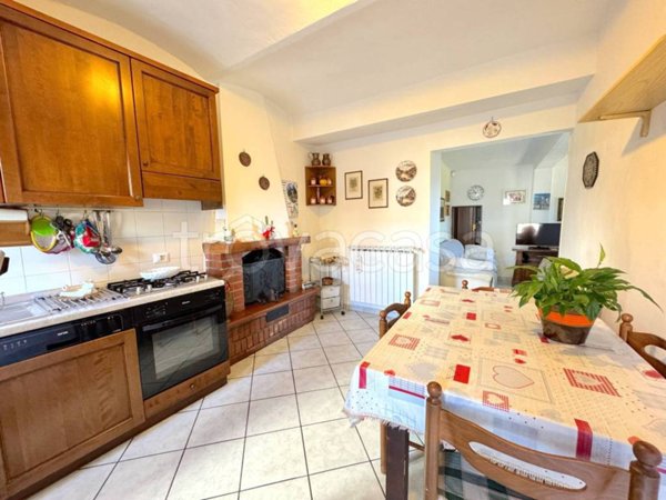 casa indipendente in vendita a Vernio in zona Sant'Ippolito