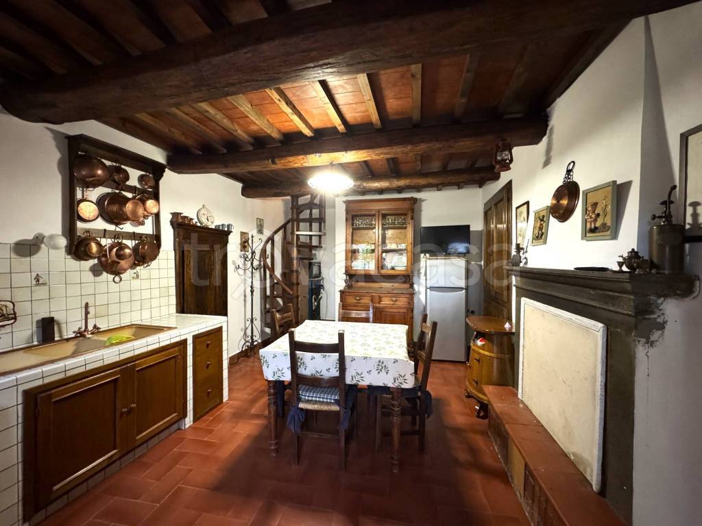 casa indipendente in vendita a Vernio in zona Sasseta