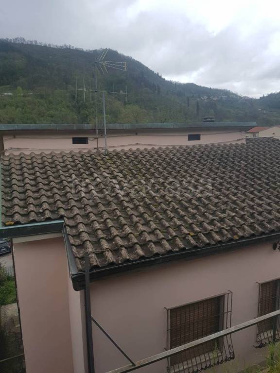 casa indipendente in vendita a Vernio in zona Mercatale Vernio