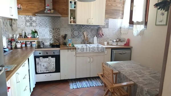 casa indipendente in vendita a Vernio