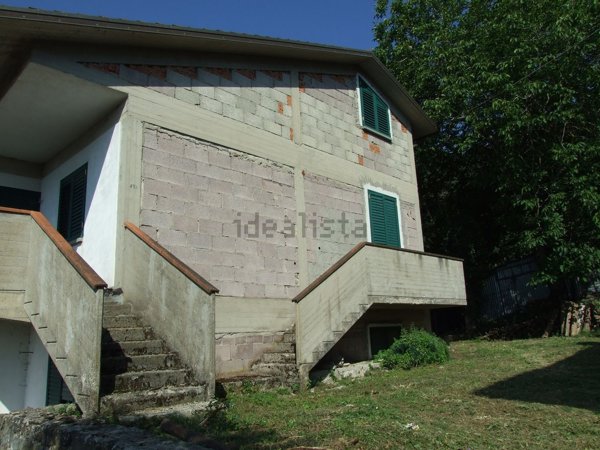 casa indipendente in vendita a Vernio