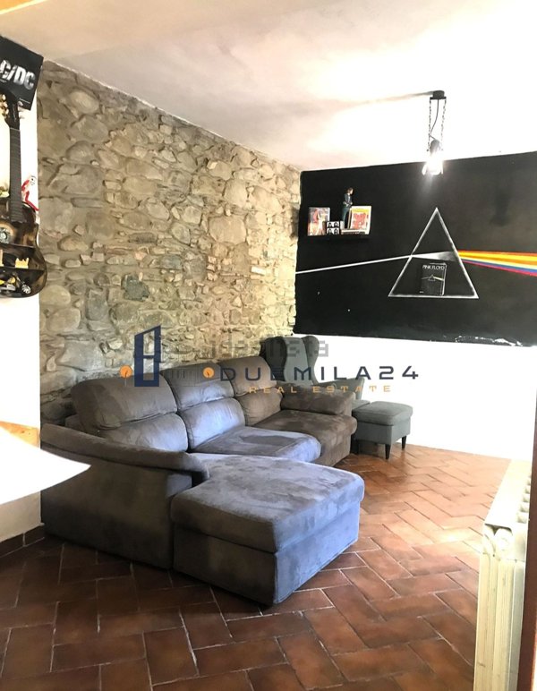 casa indipendente in vendita a Vernio