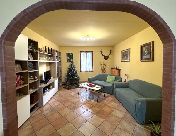 appartamento in vendita a Vernio in zona Mercatale Vernio