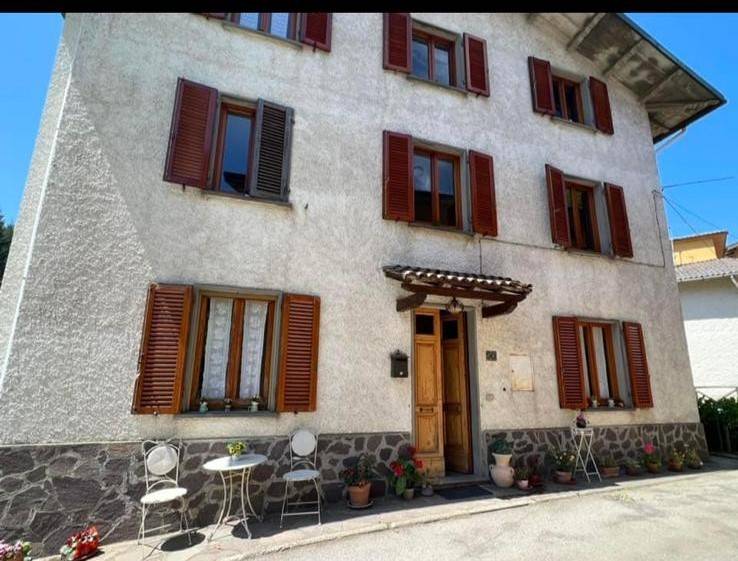 casa indipendente in vendita a Vernio in zona Montepiano