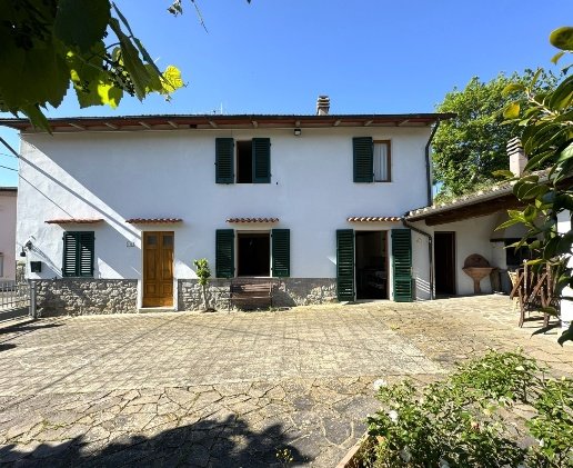 casa indipendente in vendita a Vernio