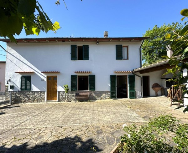 casa indipendente in vendita a Vernio