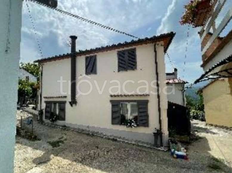 casa indipendente in vendita a Vernio