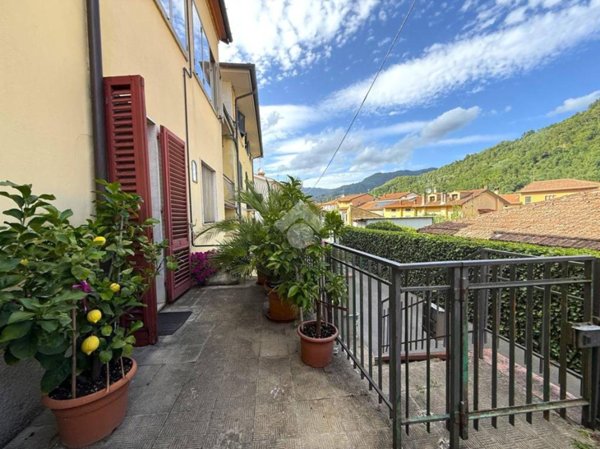 casa indipendente in vendita a Vernio in zona Mercatale Vernio