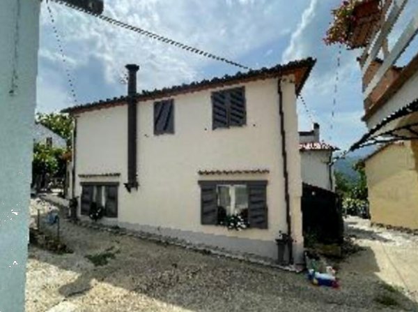 casa indipendente in vendita a Vernio