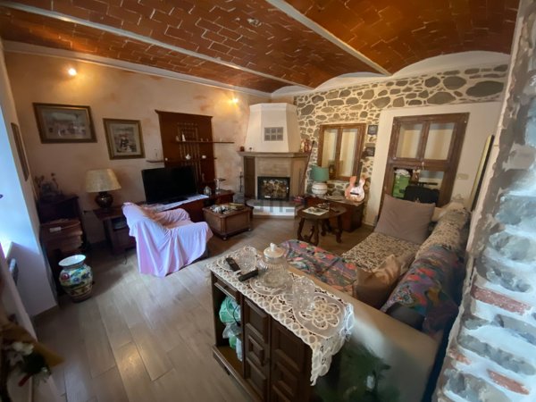 casa indipendente in vendita a Vernio in zona Terrigoli