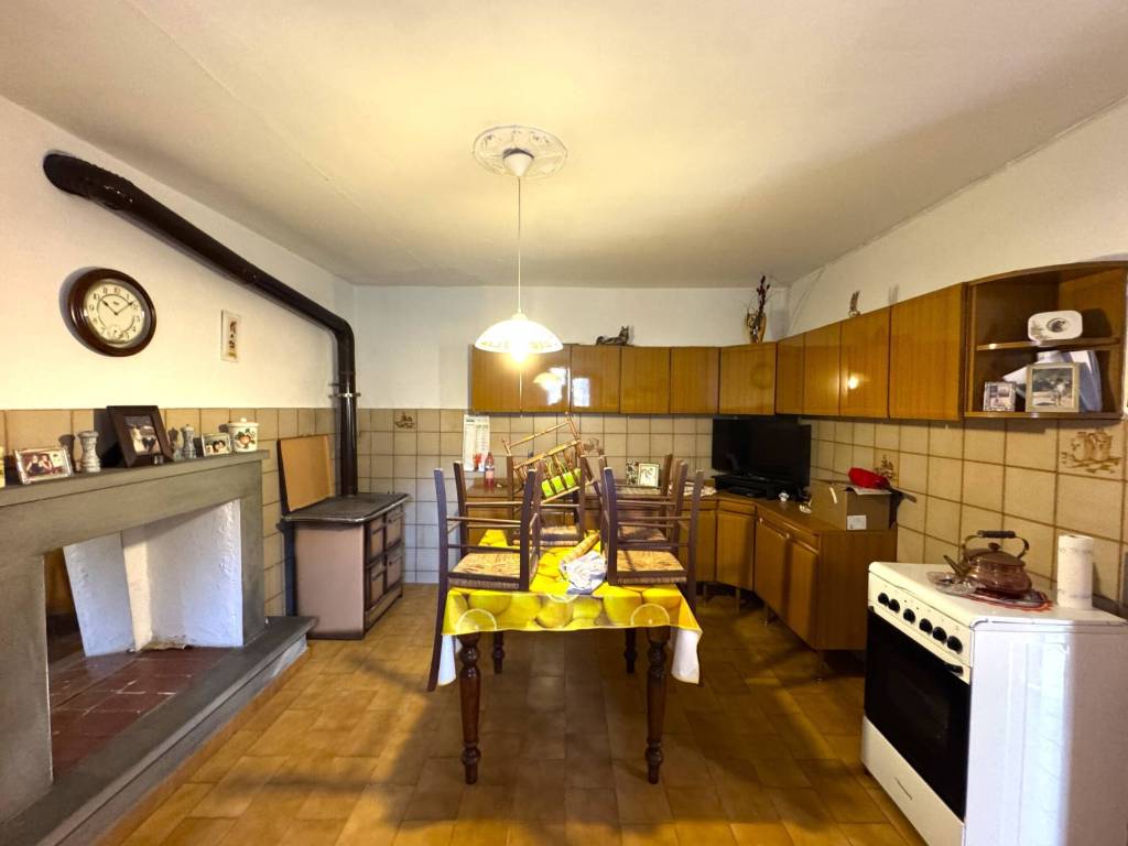 casa indipendente in vendita a Vernio in zona San Quirico