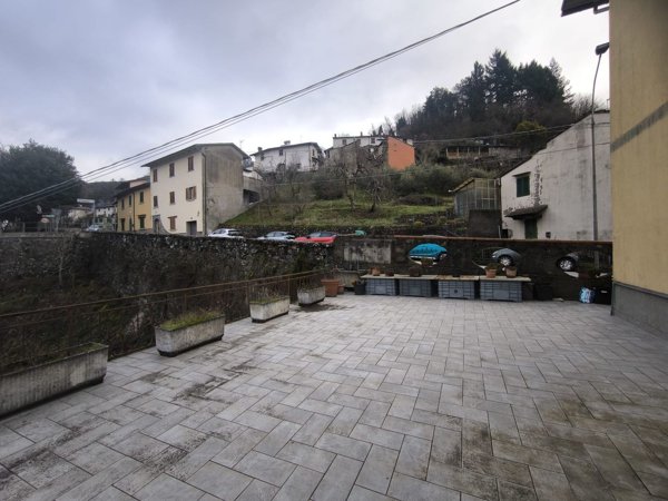 casa indipendente in vendita a Vernio in zona Sasseta