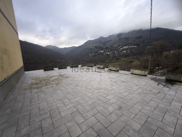 casa indipendente in vendita a Vernio in zona Sasseta