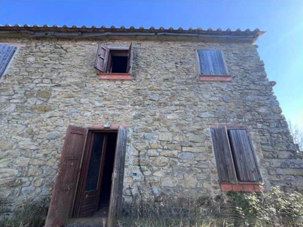 casa indipendente in vendita a Vernio in zona Cavarzano