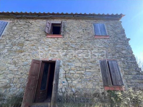 casa indipendente in vendita a Vernio in zona Cavarzano