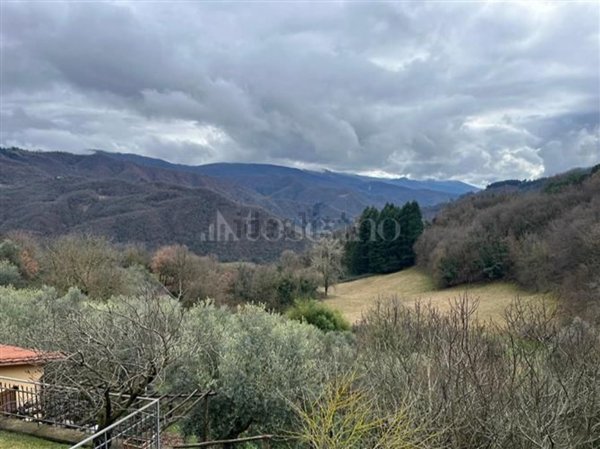 casa indipendente in vendita a Vernio in zona Sant'Ippolito
