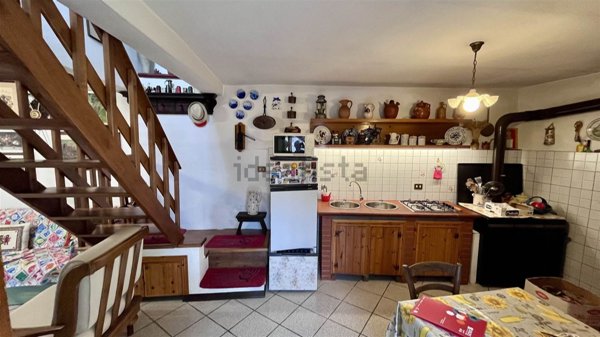 casa indipendente in vendita a Vernio