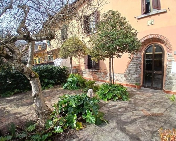 casa indipendente in vendita a Vernio