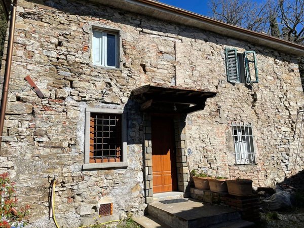 casa indipendente in vendita a Vernio