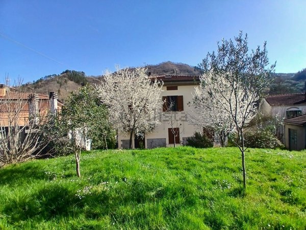 casa indipendente in vendita a Vernio