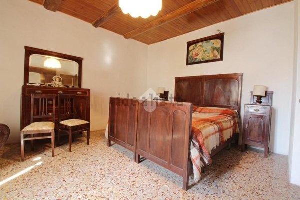 appartamento in vendita a Vernio in zona Cavarzano