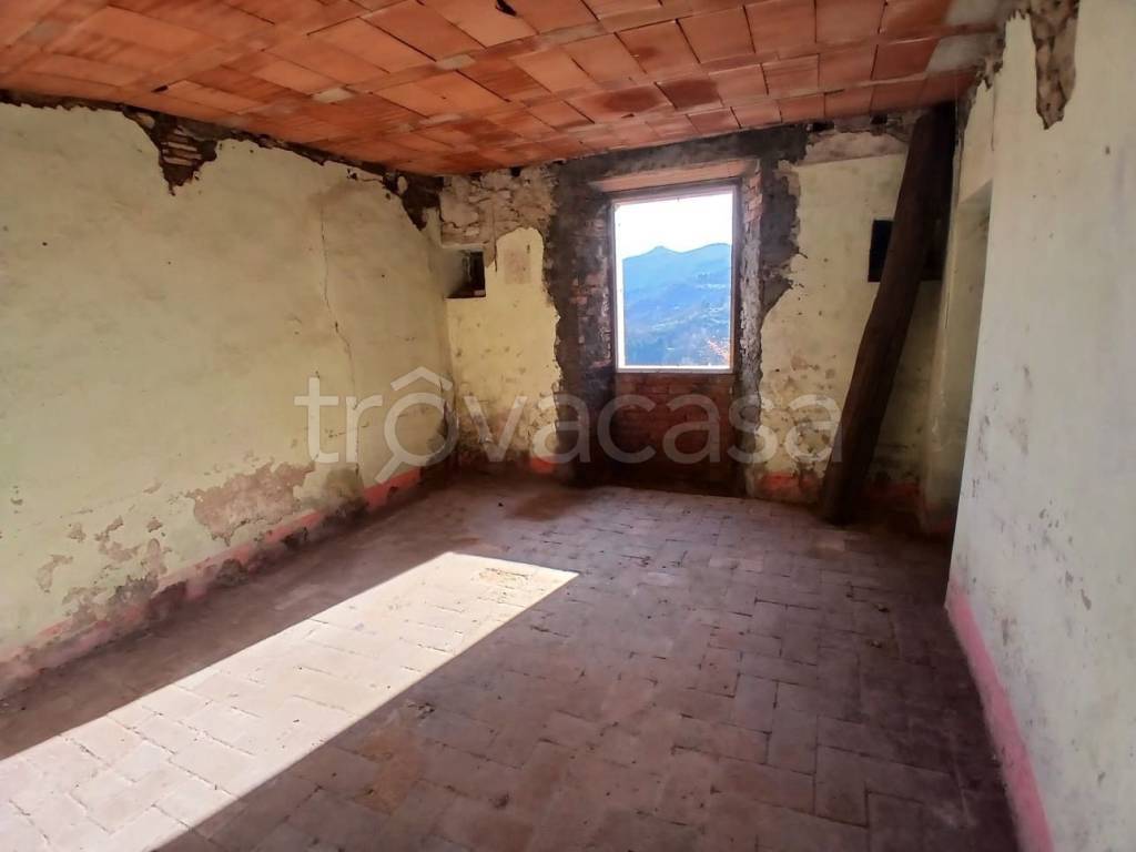 appartamento in vendita a Vernio in zona Sant'Ippolito