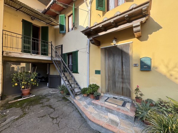 casa indipendente in vendita a Vernio