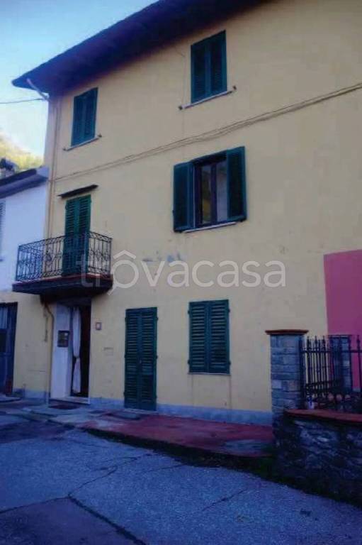 casa semindipendente in vendita a Vernio