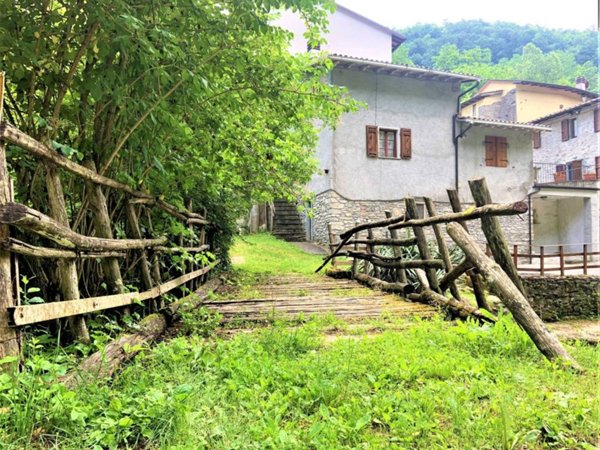 casa indipendente in vendita a Vernio in zona Terrigoli