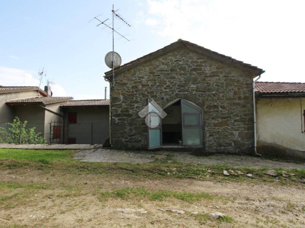 casa indipendente in vendita a Vernio in zona San Quirico
