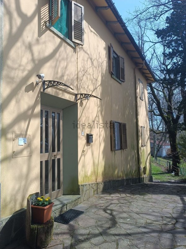 casa indipendente in vendita a Vernio in zona Cavarzano