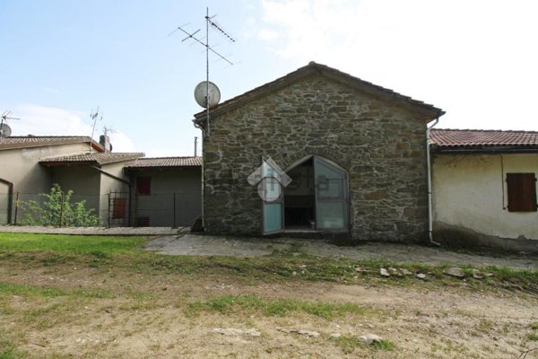 casa indipendente in vendita a Vernio in zona Montepiano