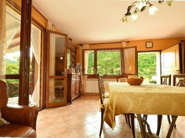 casa indipendente in vendita a Vernio