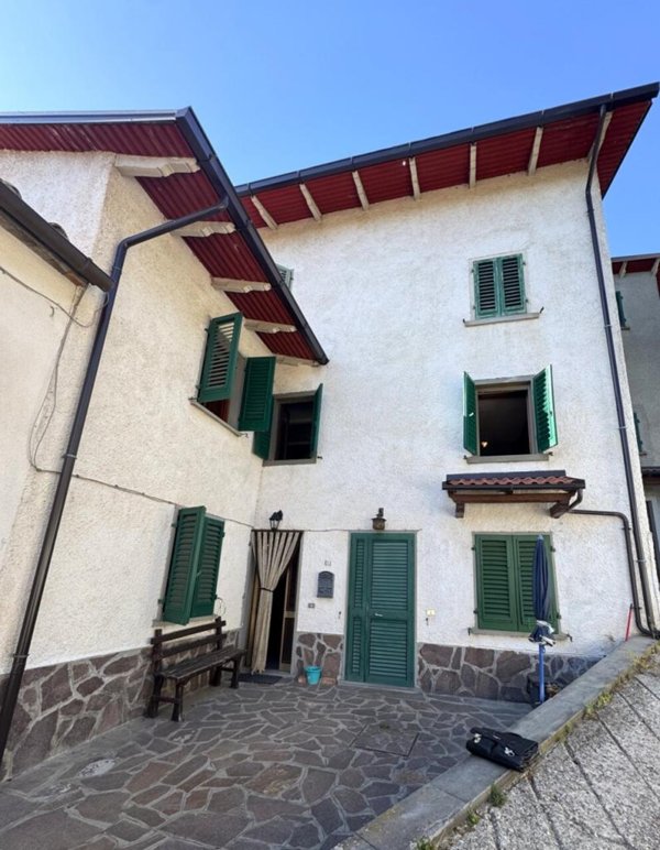 casa indipendente in vendita a Vernio