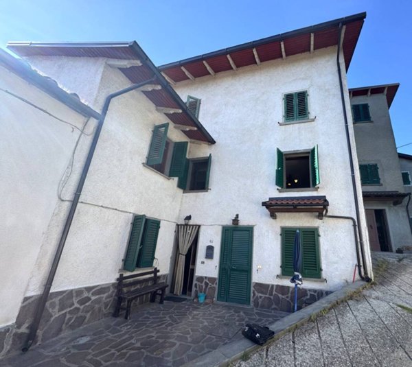 casa indipendente in vendita a Vernio in zona San Quirico