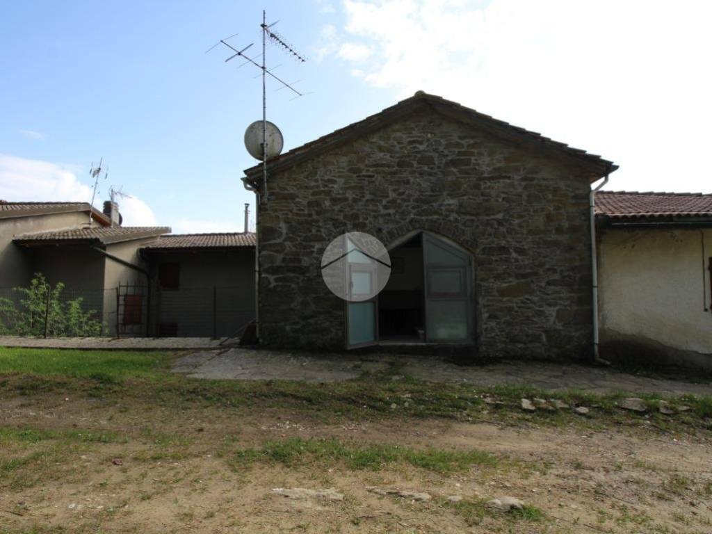 casa indipendente in vendita a Vernio in zona San Quirico