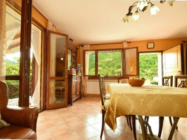 casa indipendente in vendita a Vernio